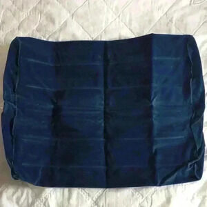 Inflatable travel pillow